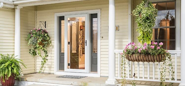 screen door installation in Dinuba